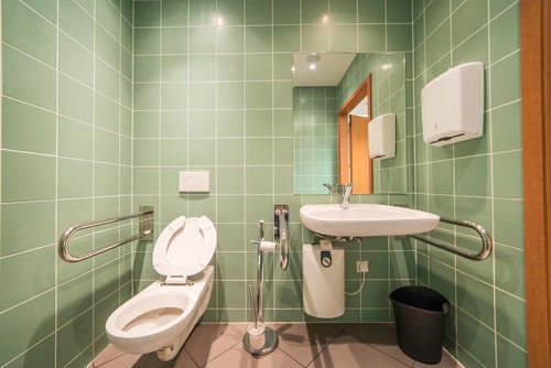 baño adaptado para personas mayores
